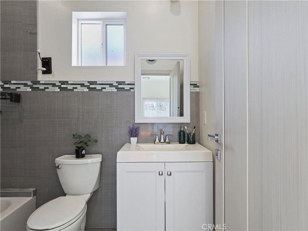 15801 Chatsworth