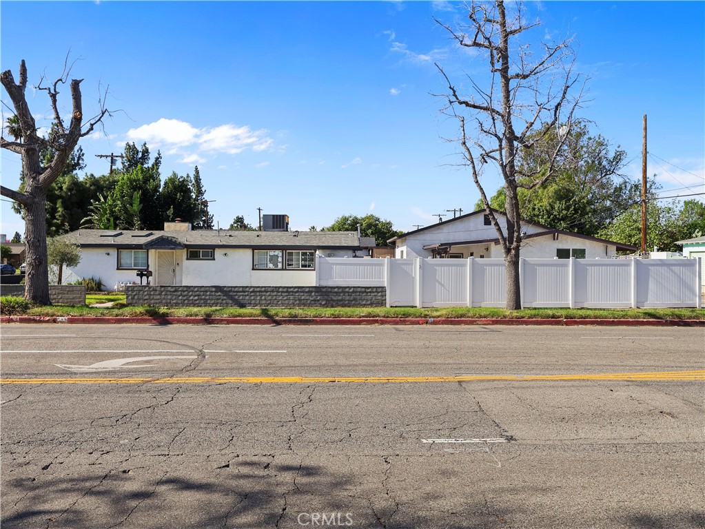15801 Chatsworth