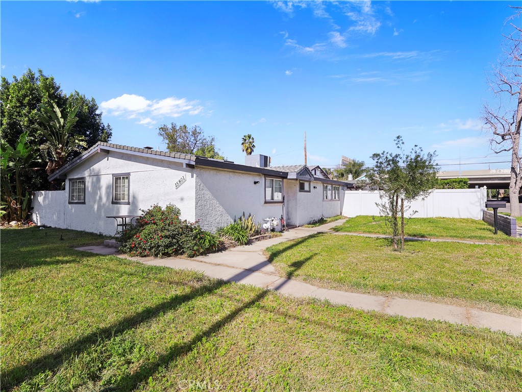 15801 Chatsworth