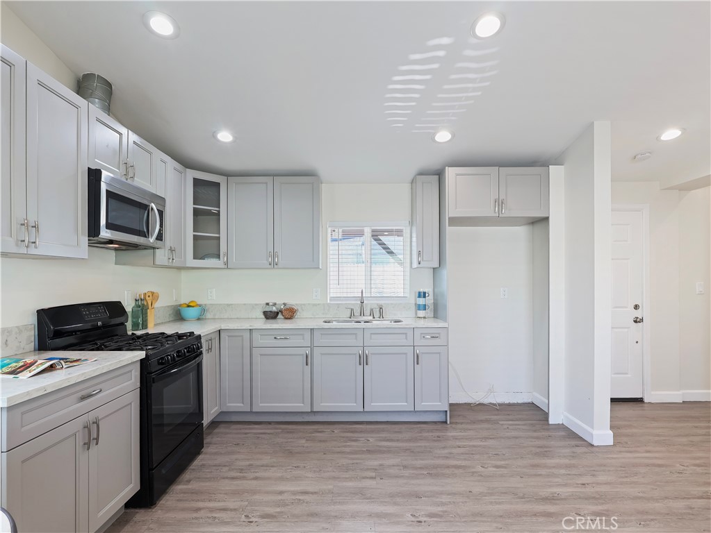15801 Chatsworth