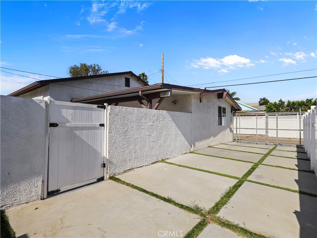 15801 Chatsworth