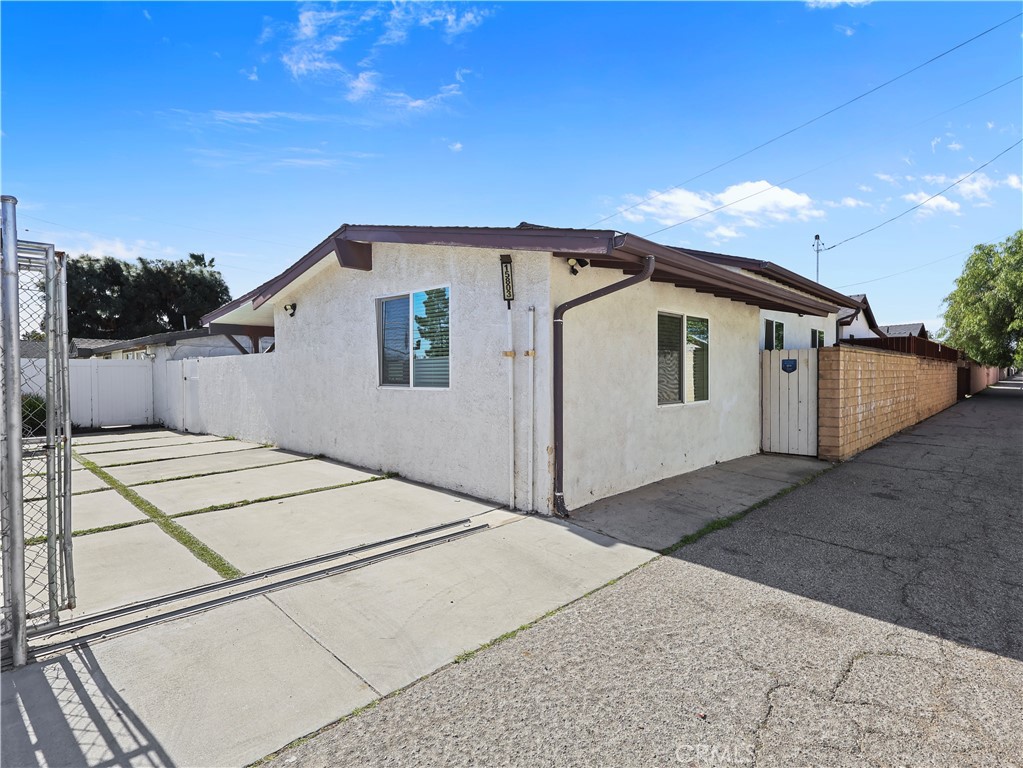 15801 Chatsworth