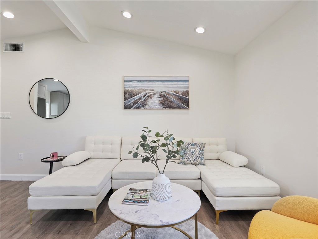 15801 Chatsworth