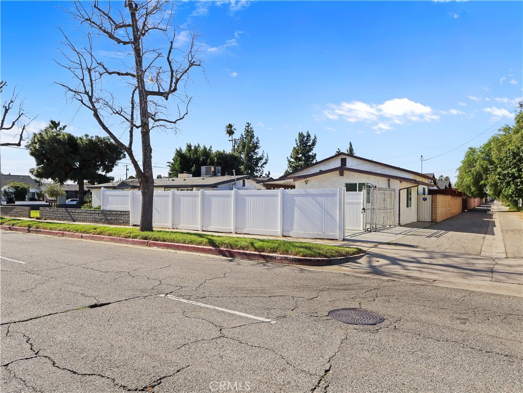 15801 Chatsworth