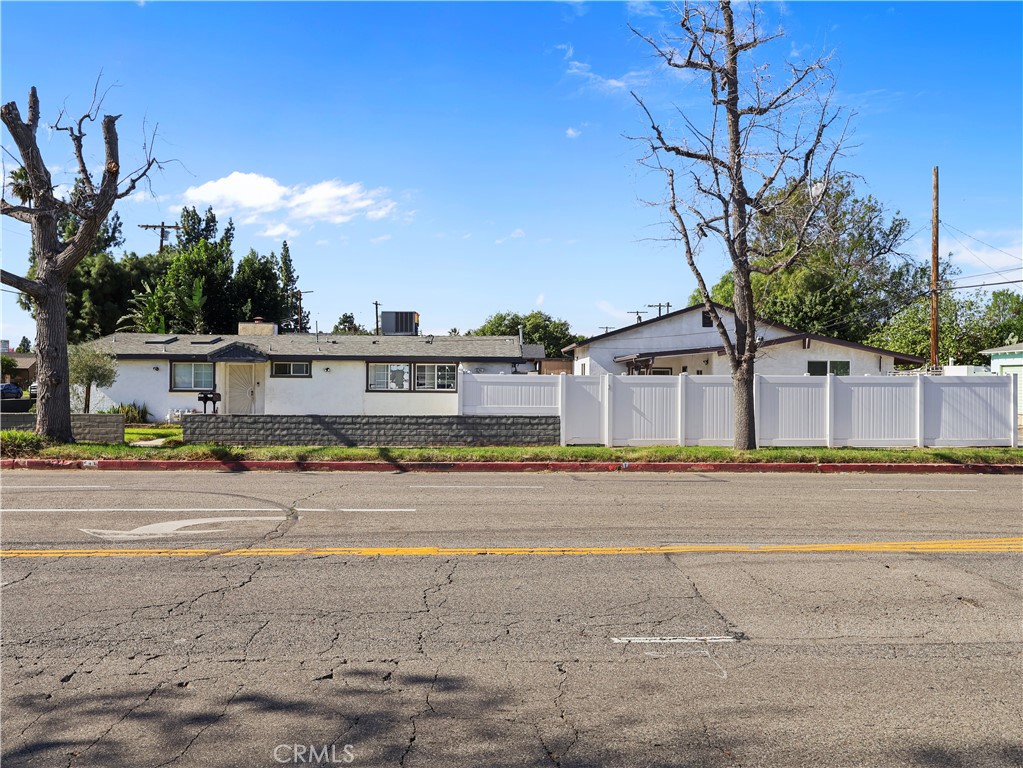 15801 Chatsworth