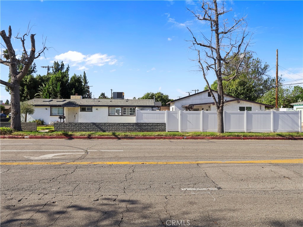 15801 Chatsworth