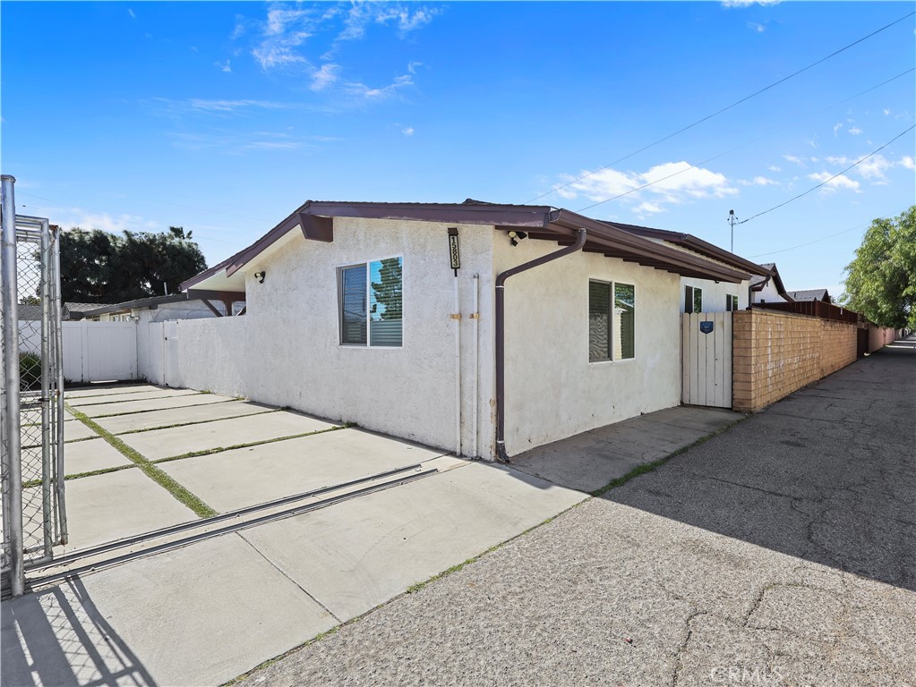 15801 Chatsworth