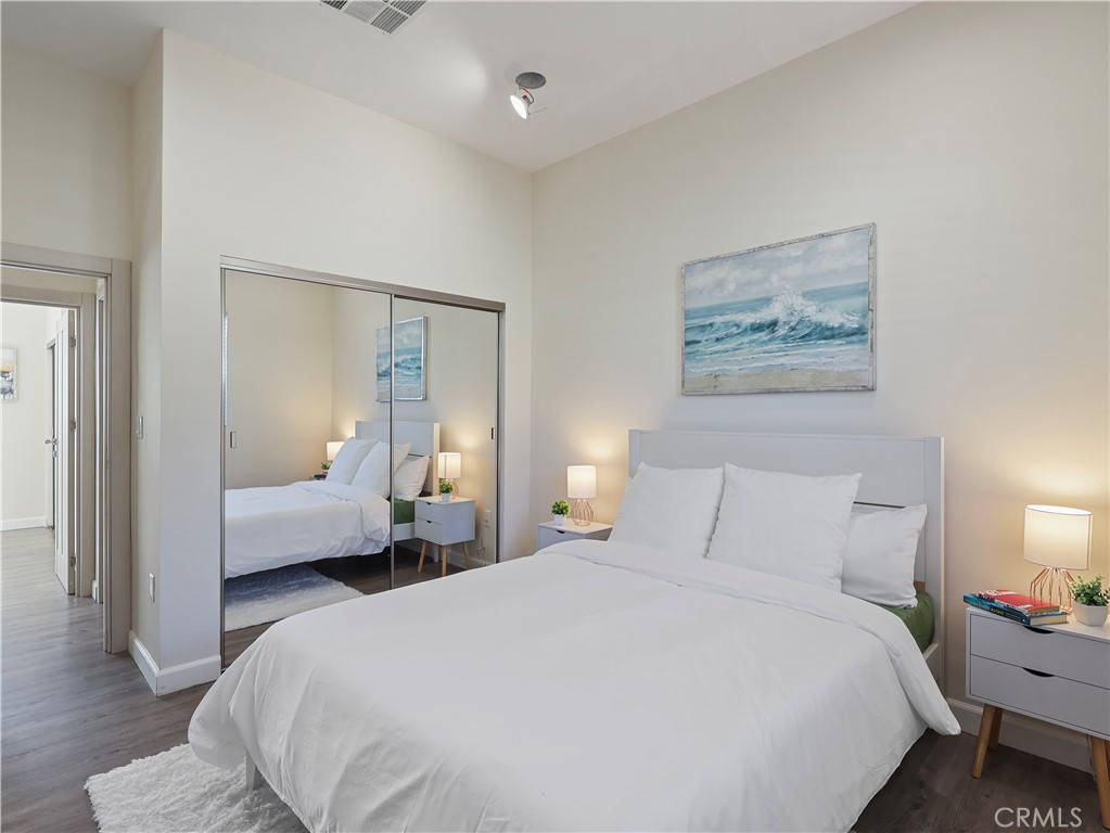 15801 Chatsworth
