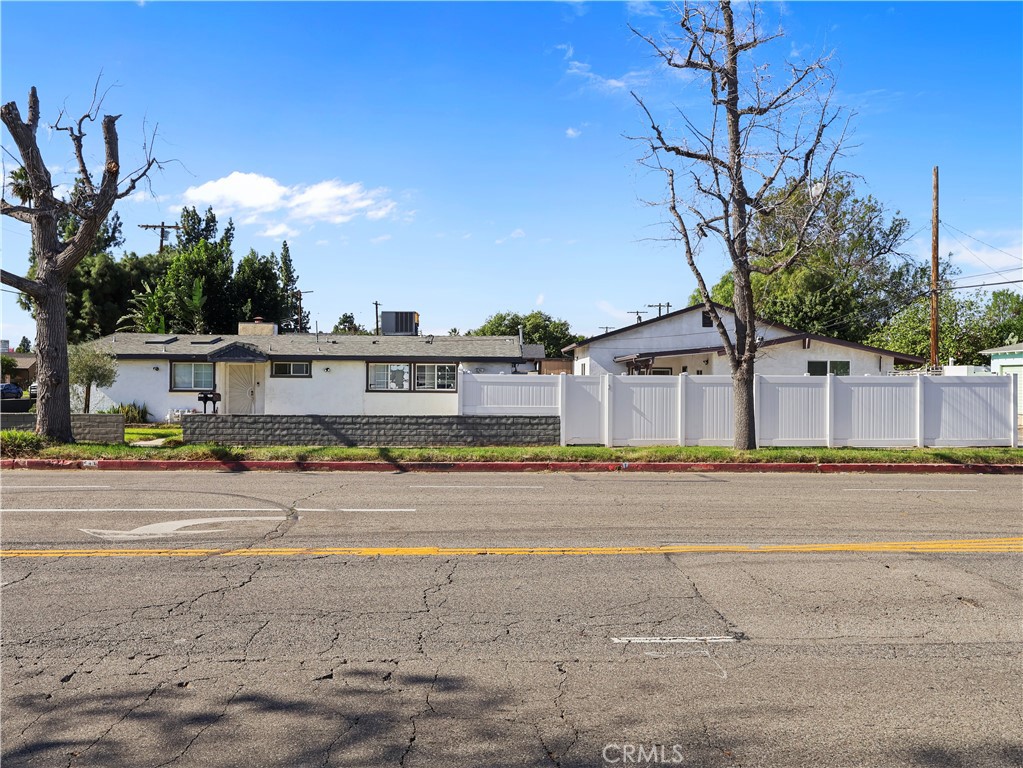 15801 Chatsworth