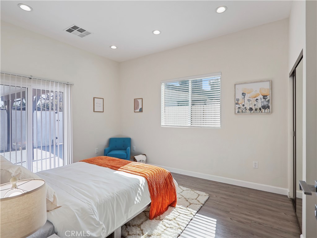 15801 Chatsworth