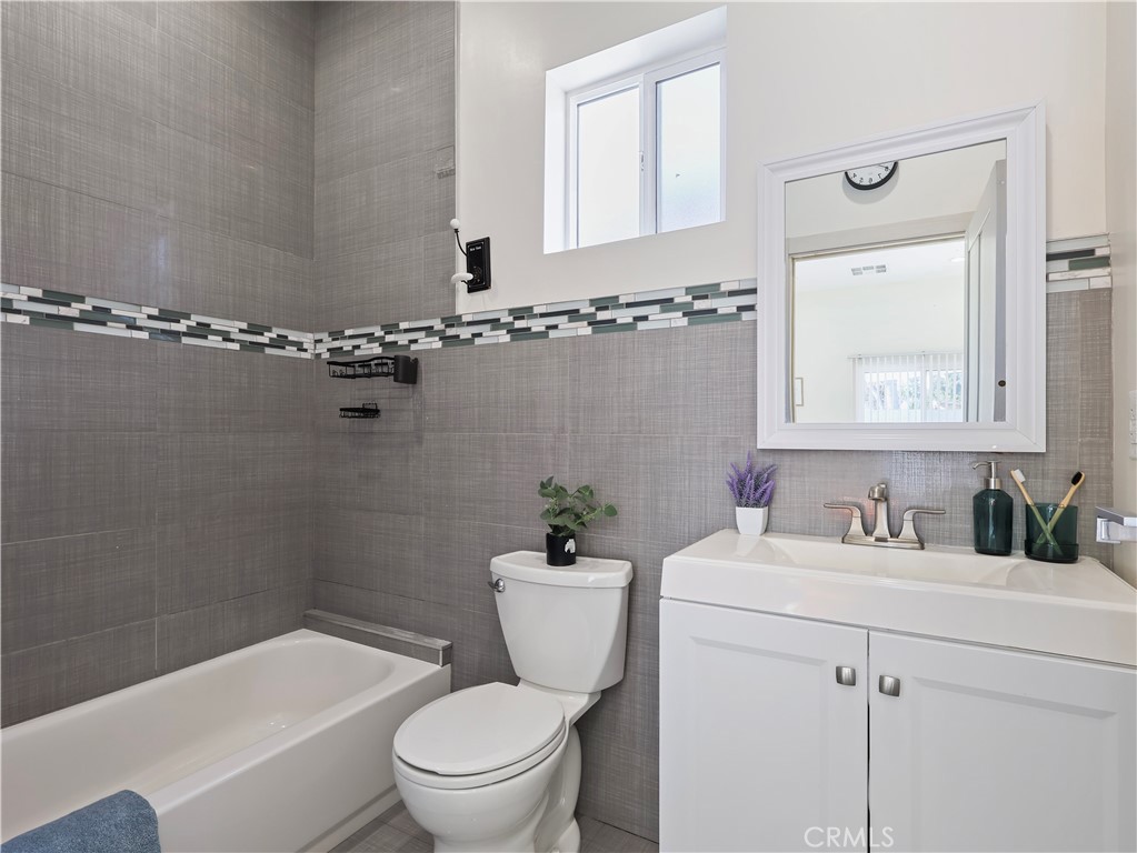 15801 Chatsworth