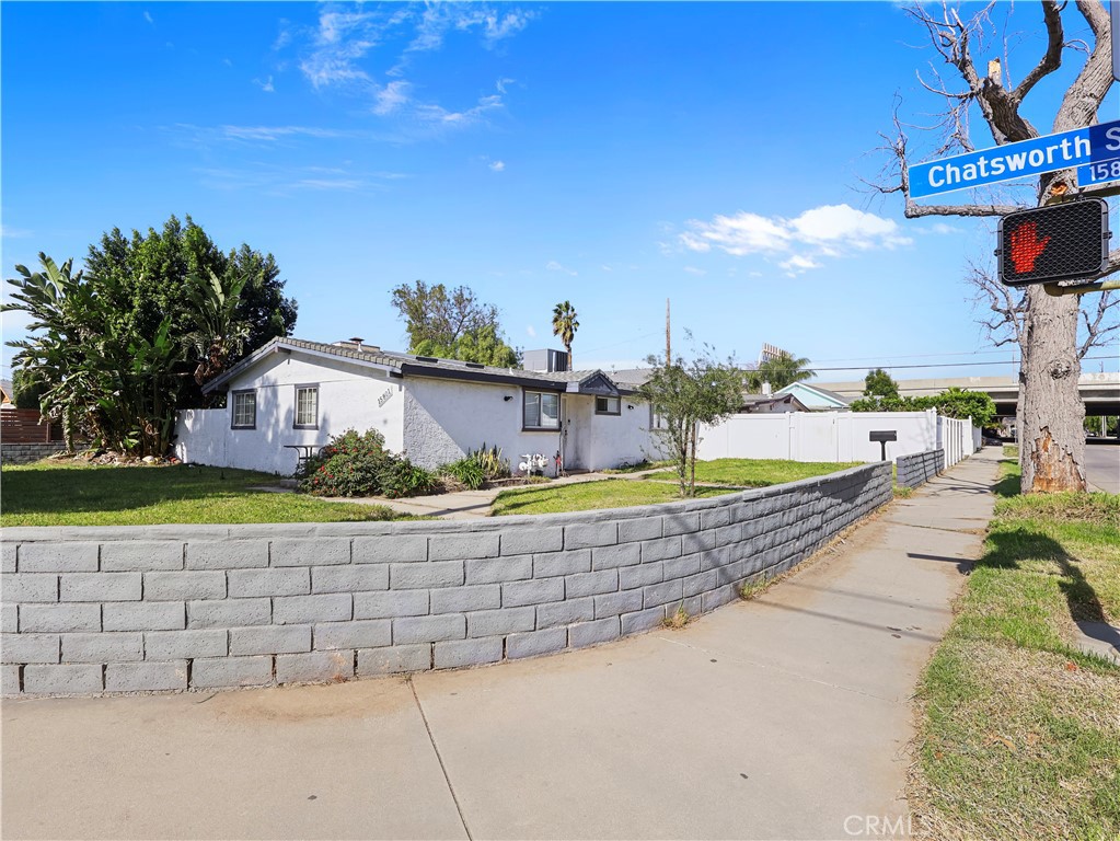 15801 Chatsworth