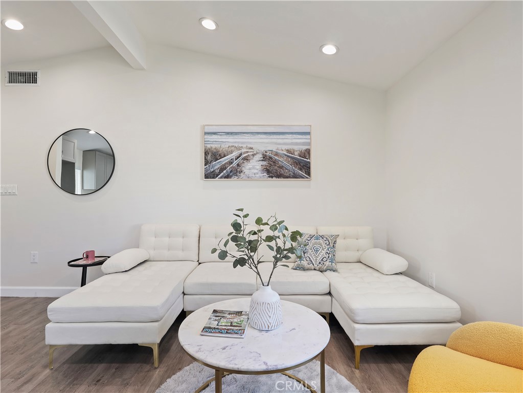 15801 Chatsworth