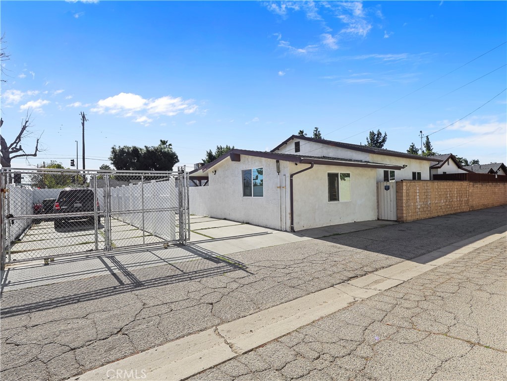 15801 Chatsworth
