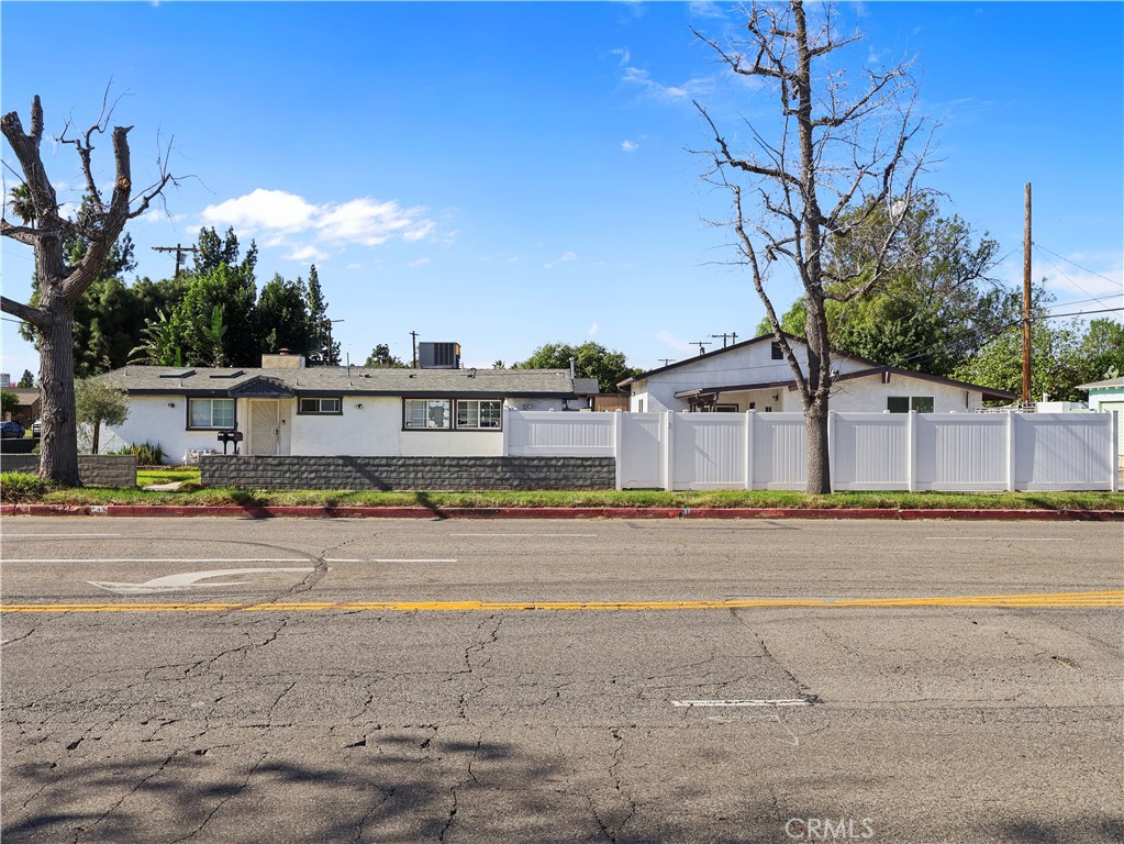 15801 Chatsworth