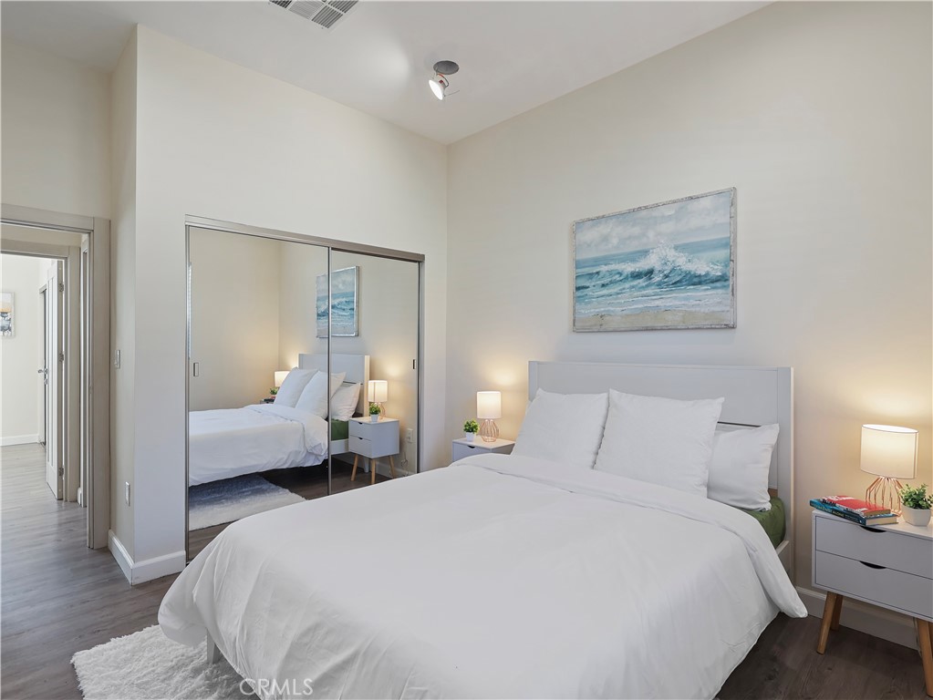 15801 Chatsworth