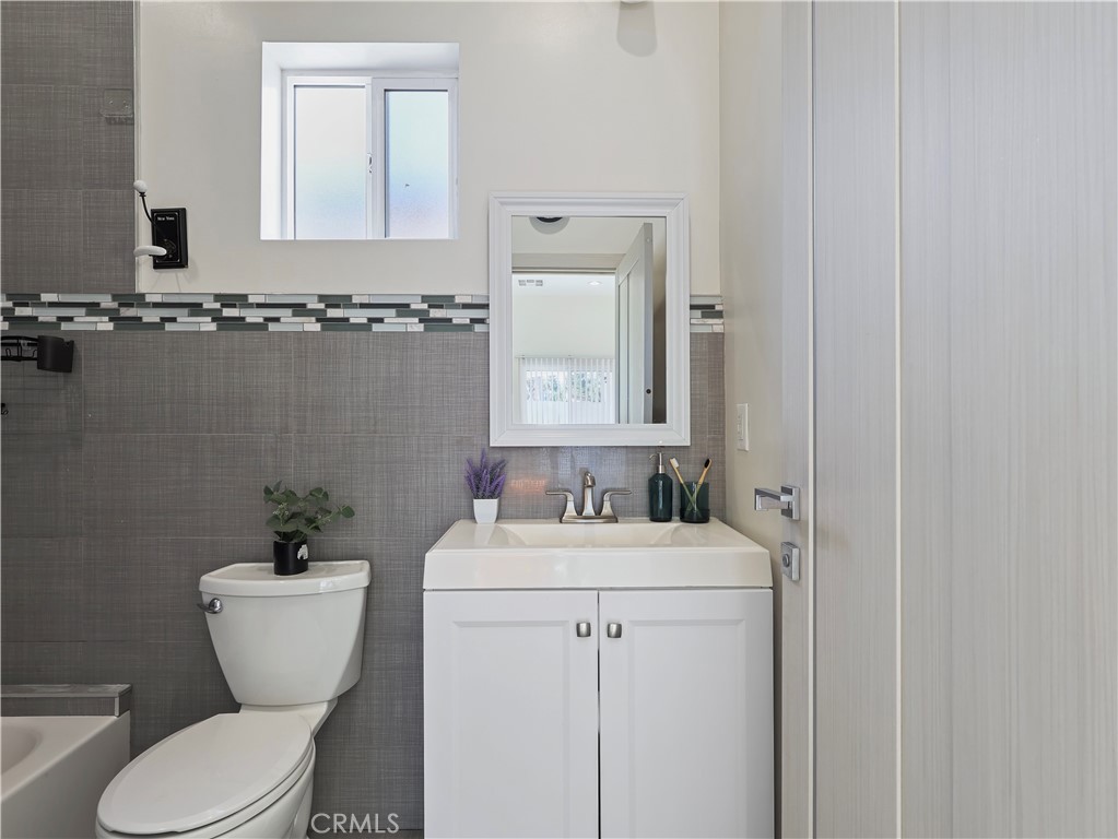 15801 Chatsworth