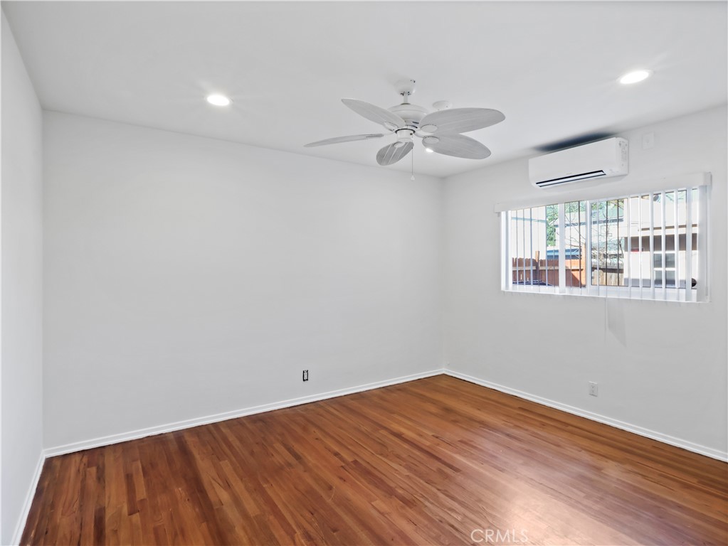 4918 1/2 Tujunga Avenue