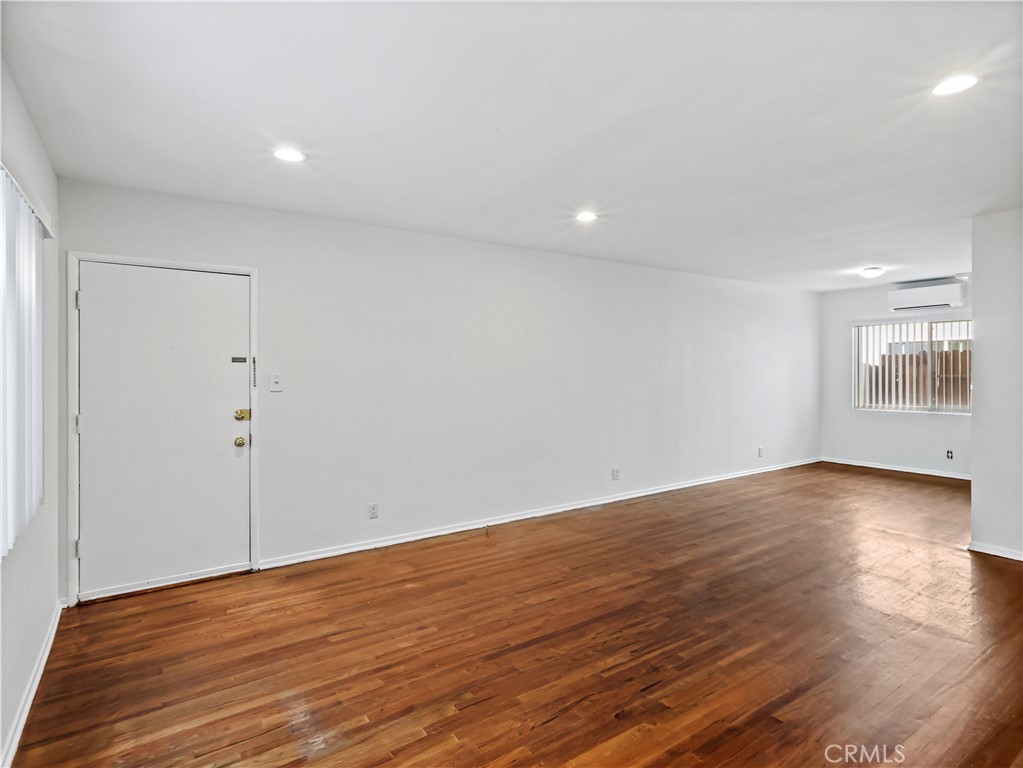 4918 1/2 Tujunga Avenue