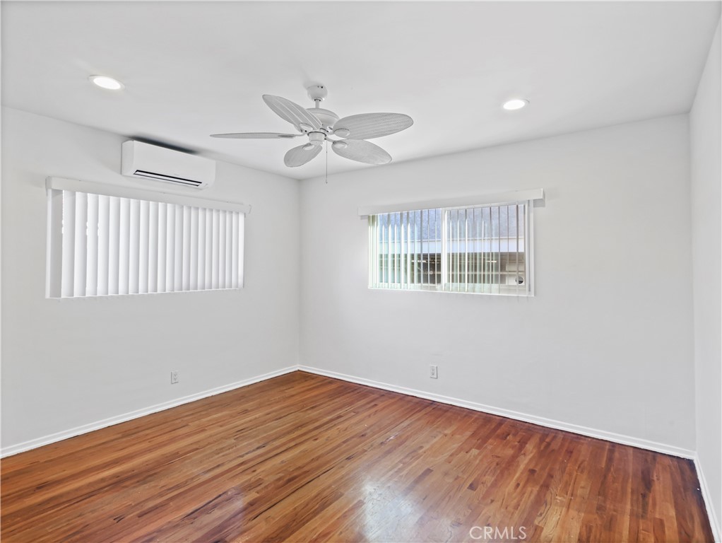 4918 1/2 Tujunga Avenue