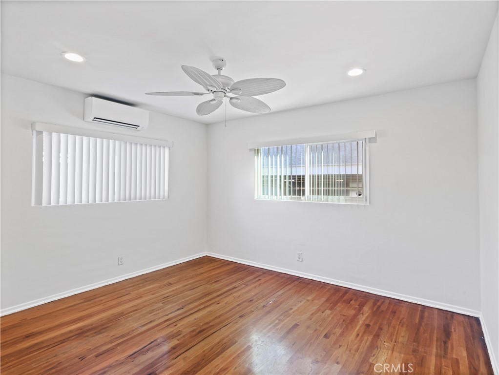 4918 1/2 Tujunga Avenue