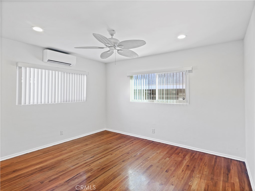 4918 1/2 Tujunga Avenue