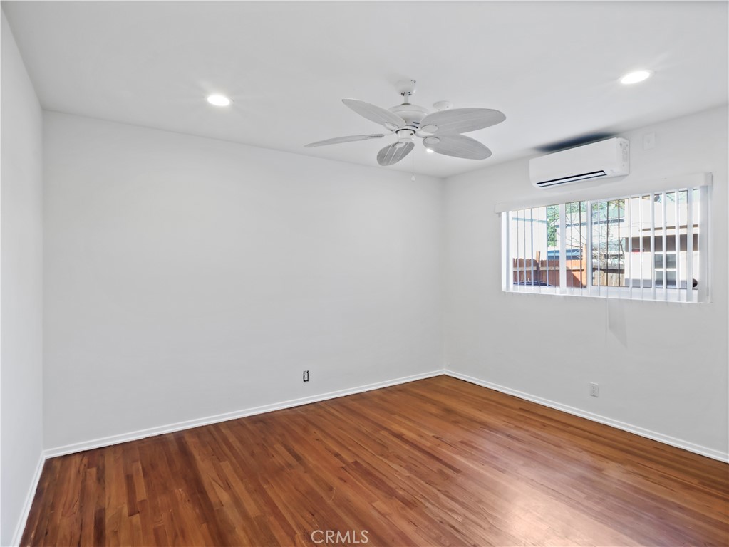 4918 1/2 Tujunga Avenue