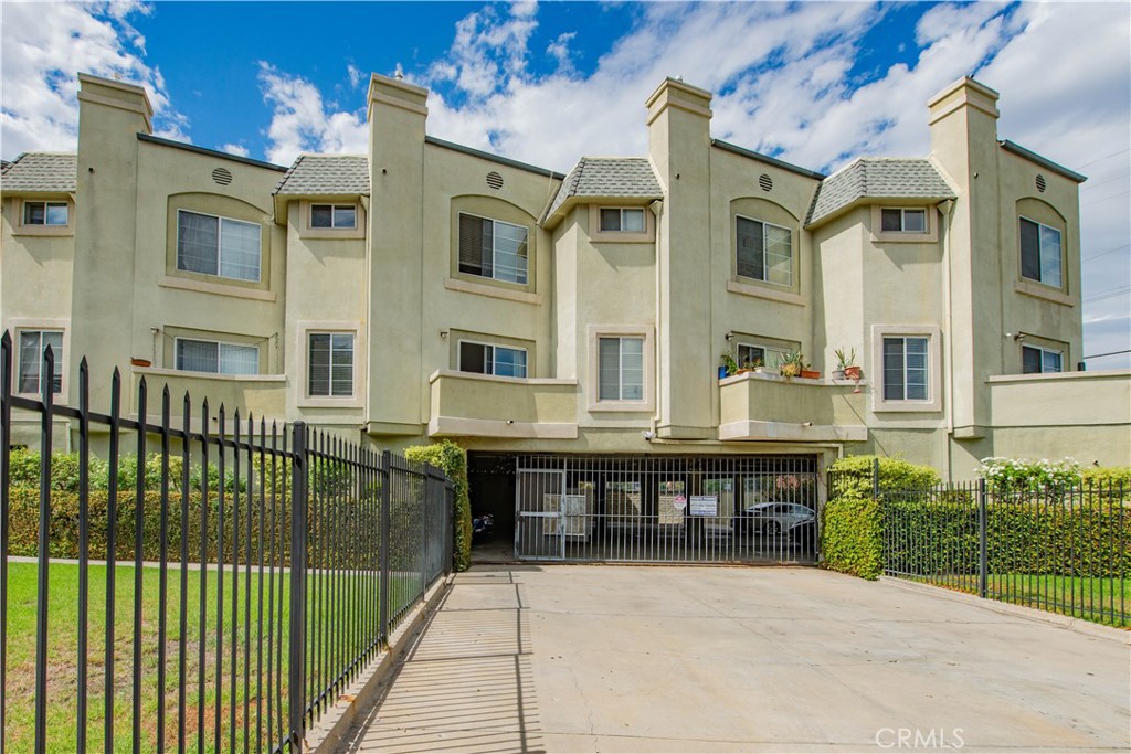 22809 Del Valle 8