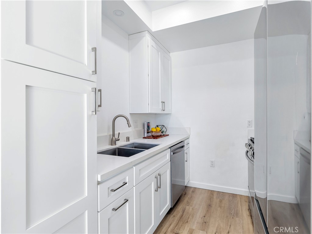 7320 Balboa Boulevard