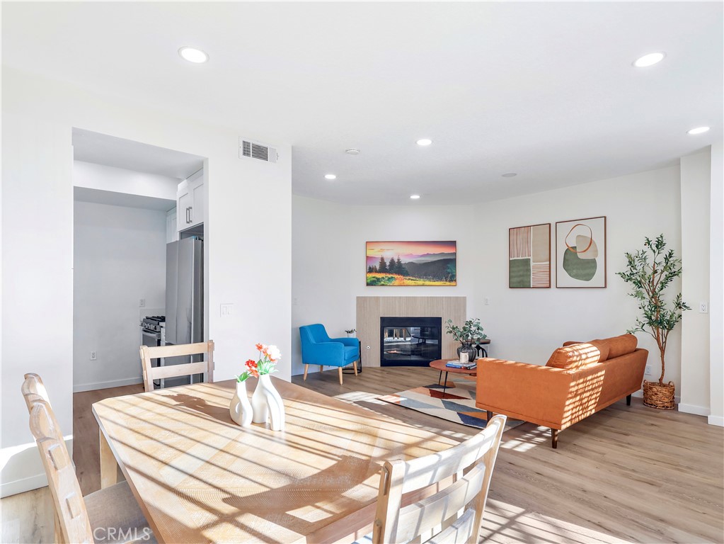 7320 Balboa Boulevard