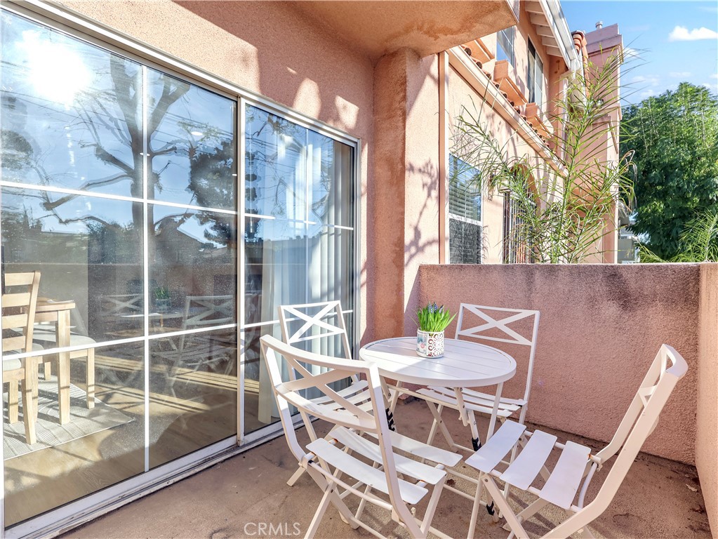 7320 Balboa Boulevard