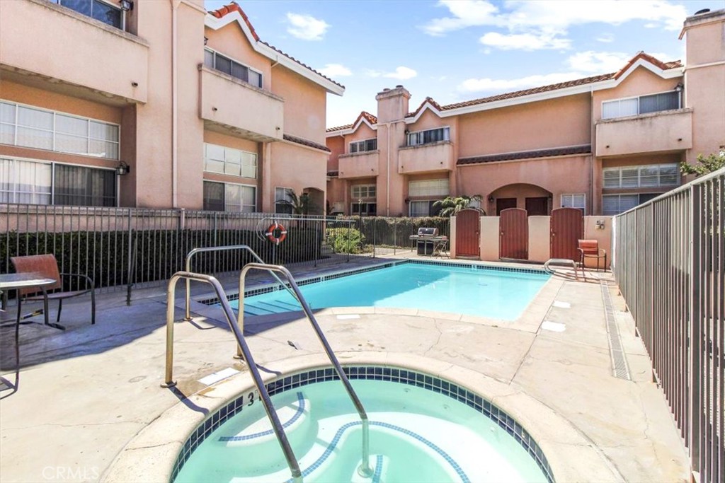 7320 Balboa Boulevard