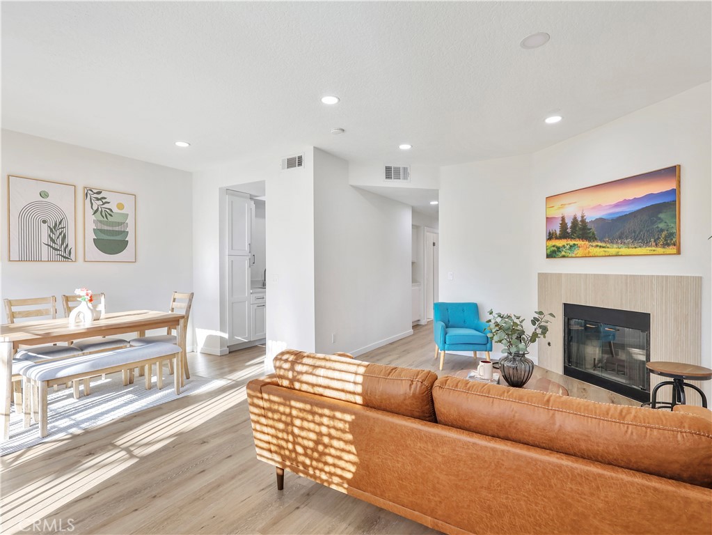 7320 Balboa Boulevard