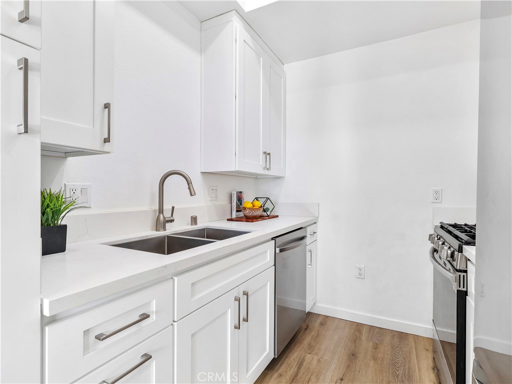 7320 Balboa Boulevard