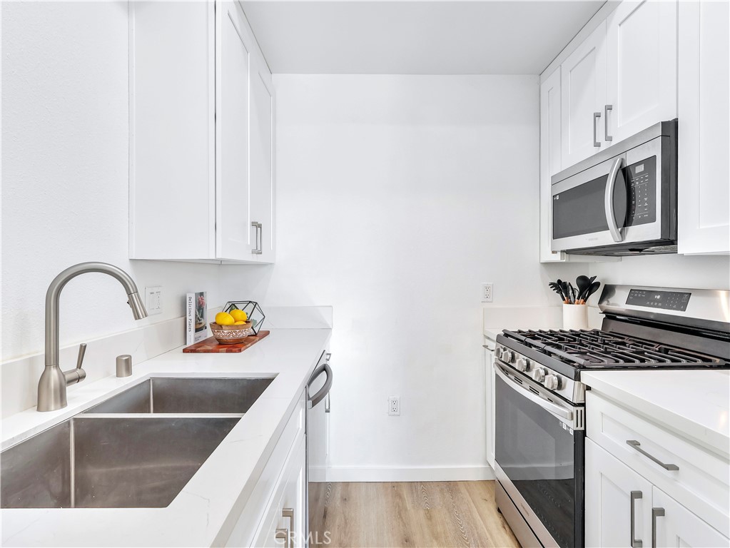 7320 Balboa Boulevard