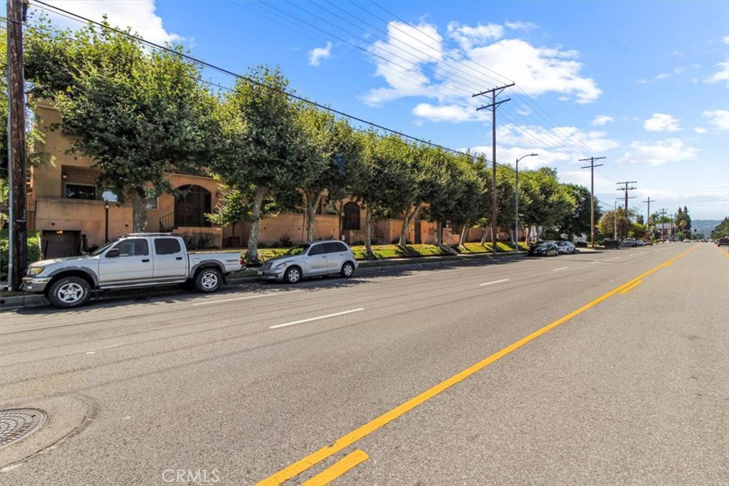 7320 Balboa Boulevard