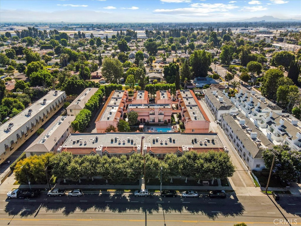 7320 Balboa Boulevard