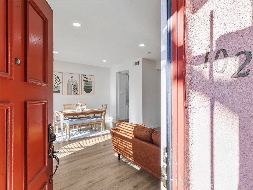 7320 Balboa Boulevard