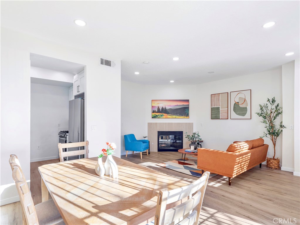 7320 Balboa Boulevard