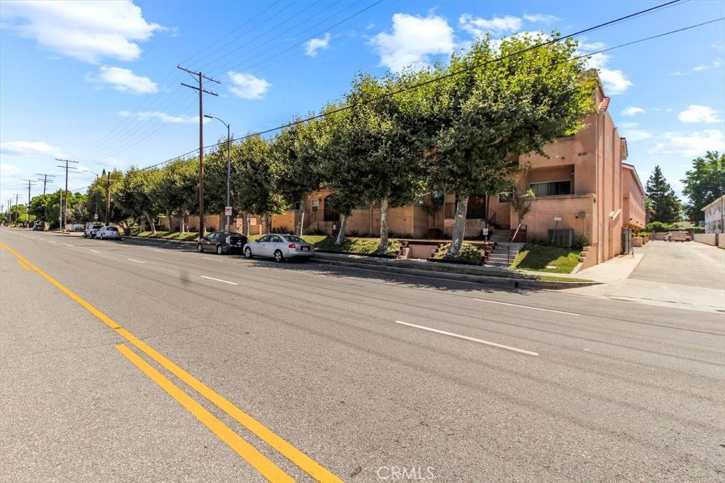 7320 Balboa Boulevard