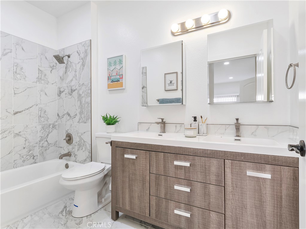 7320 Balboa Boulevard