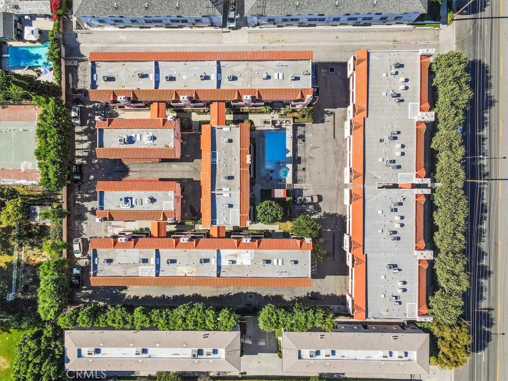 7320 Balboa Boulevard