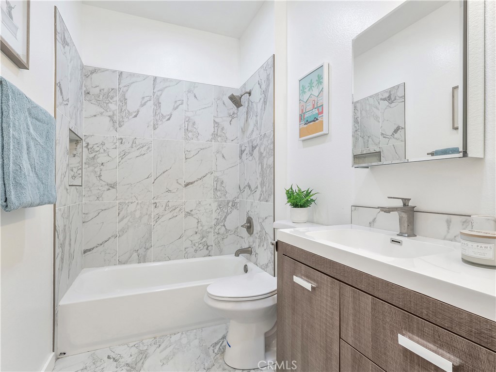 7320 Balboa Boulevard