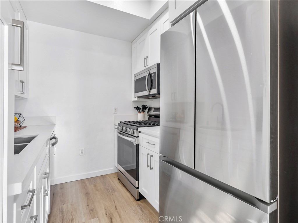 7320 Balboa Boulevard