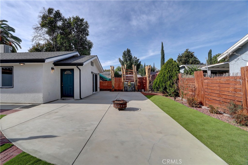 1/2 Beckford Avenue