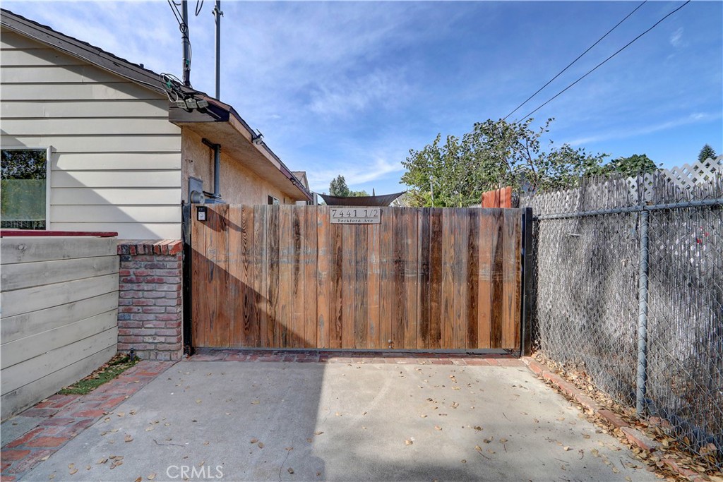 1/2 Beckford Avenue