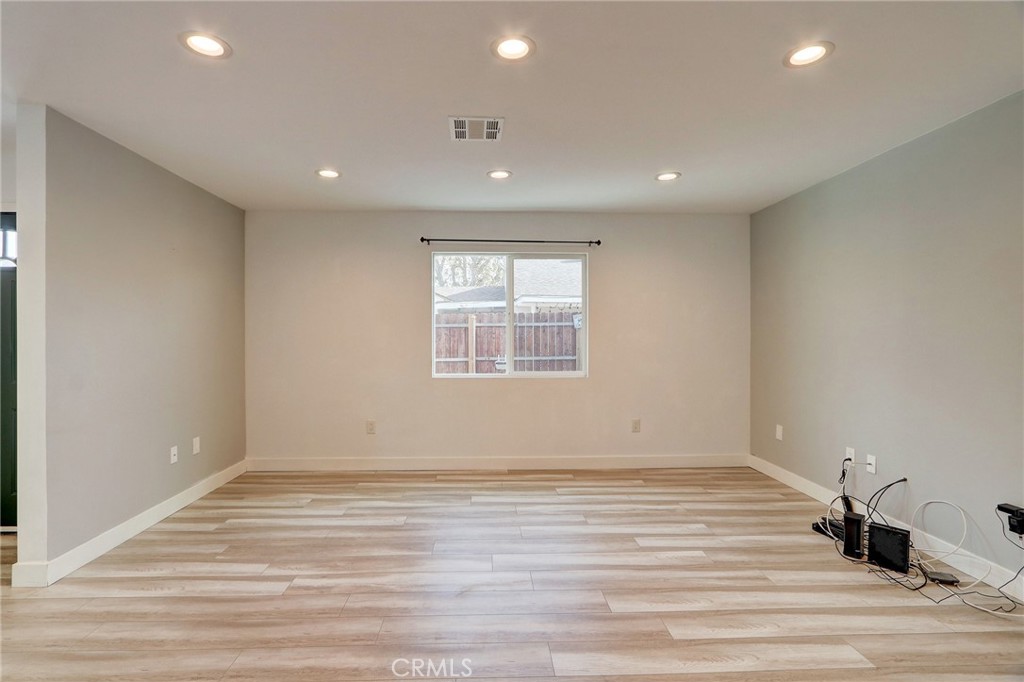 1/2 Beckford Avenue