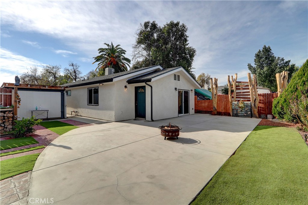 1/2 Beckford Avenue