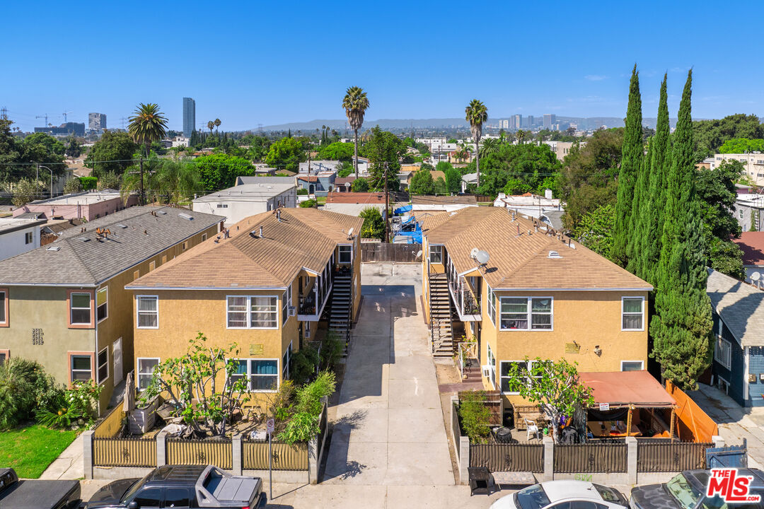 2743 S Redondo Blvd