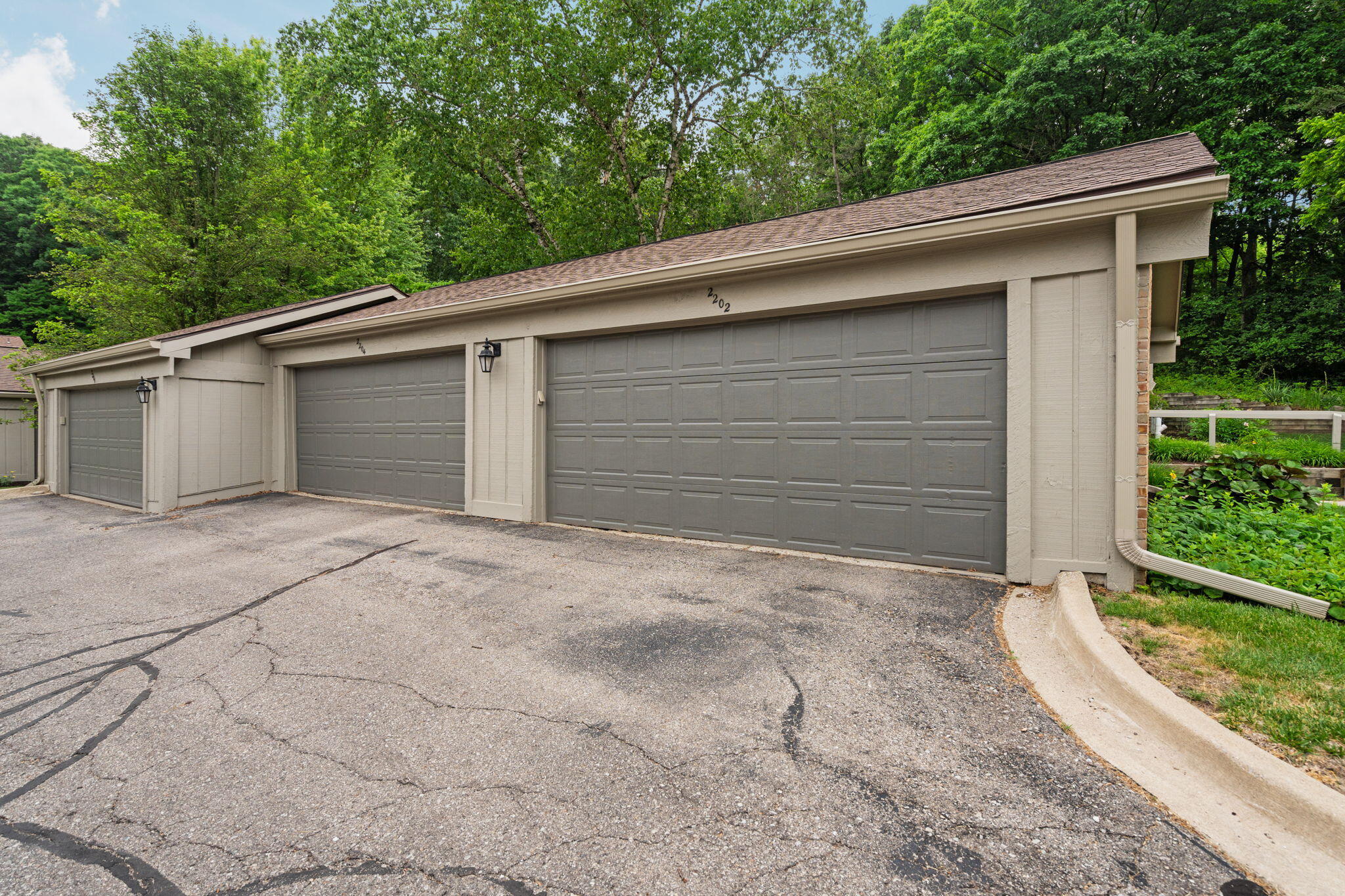 2202 Pine Grove Court